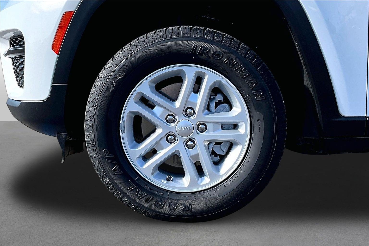 2023 Jeep Grand Cherokee Laredo
