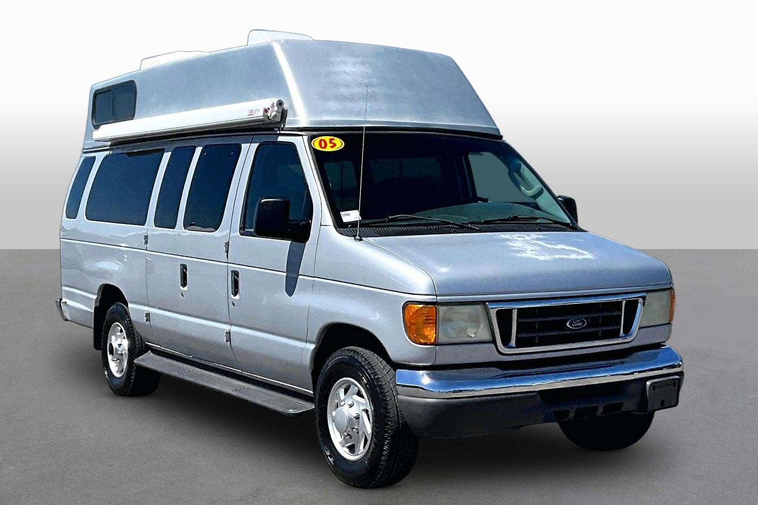 2005 Ford Econoline Wagon XL