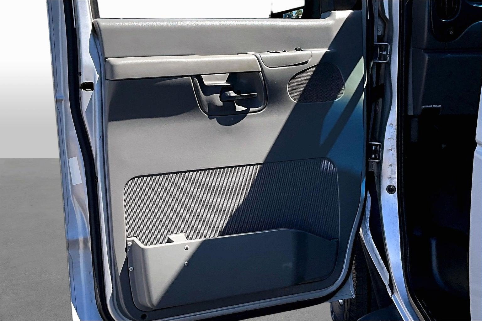 2005 Ford Econoline Wagon XL