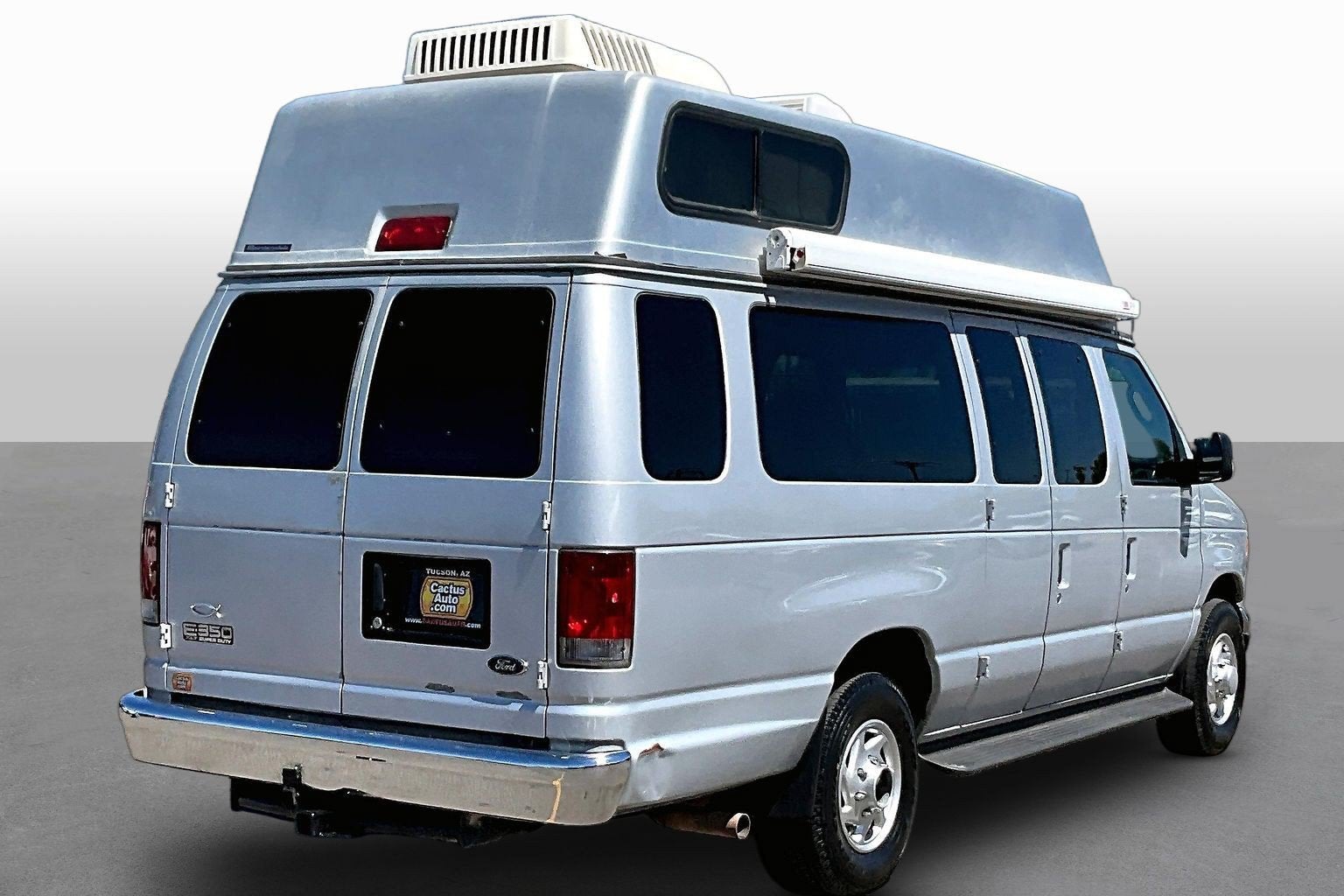 2005 Ford Econoline Wagon XL