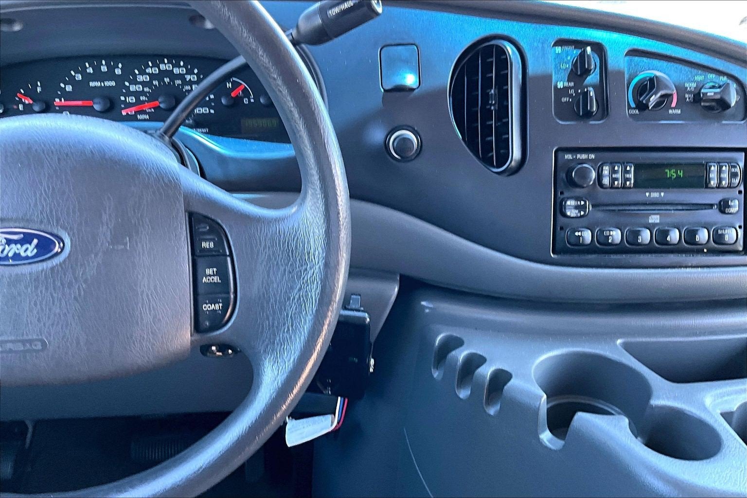 2005 Ford Econoline Wagon XL