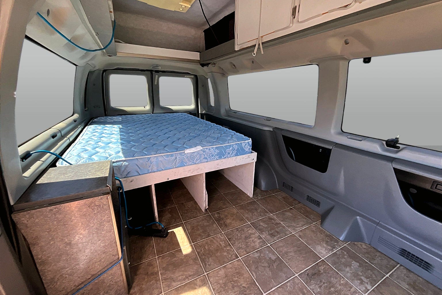2005 Ford Econoline Wagon XL