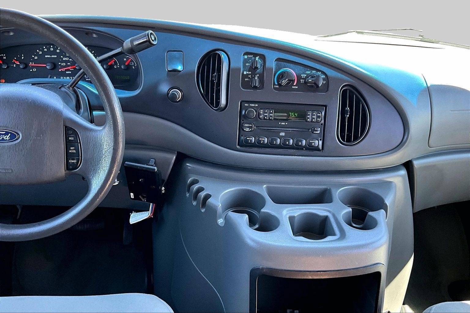 2005 Ford Econoline Wagon XL