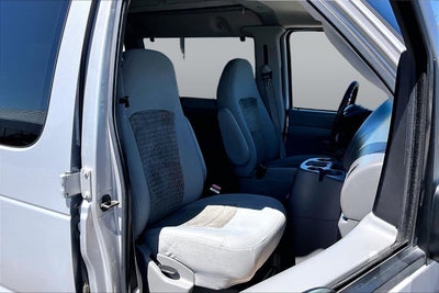 2005 Ford Econoline Wagon XL