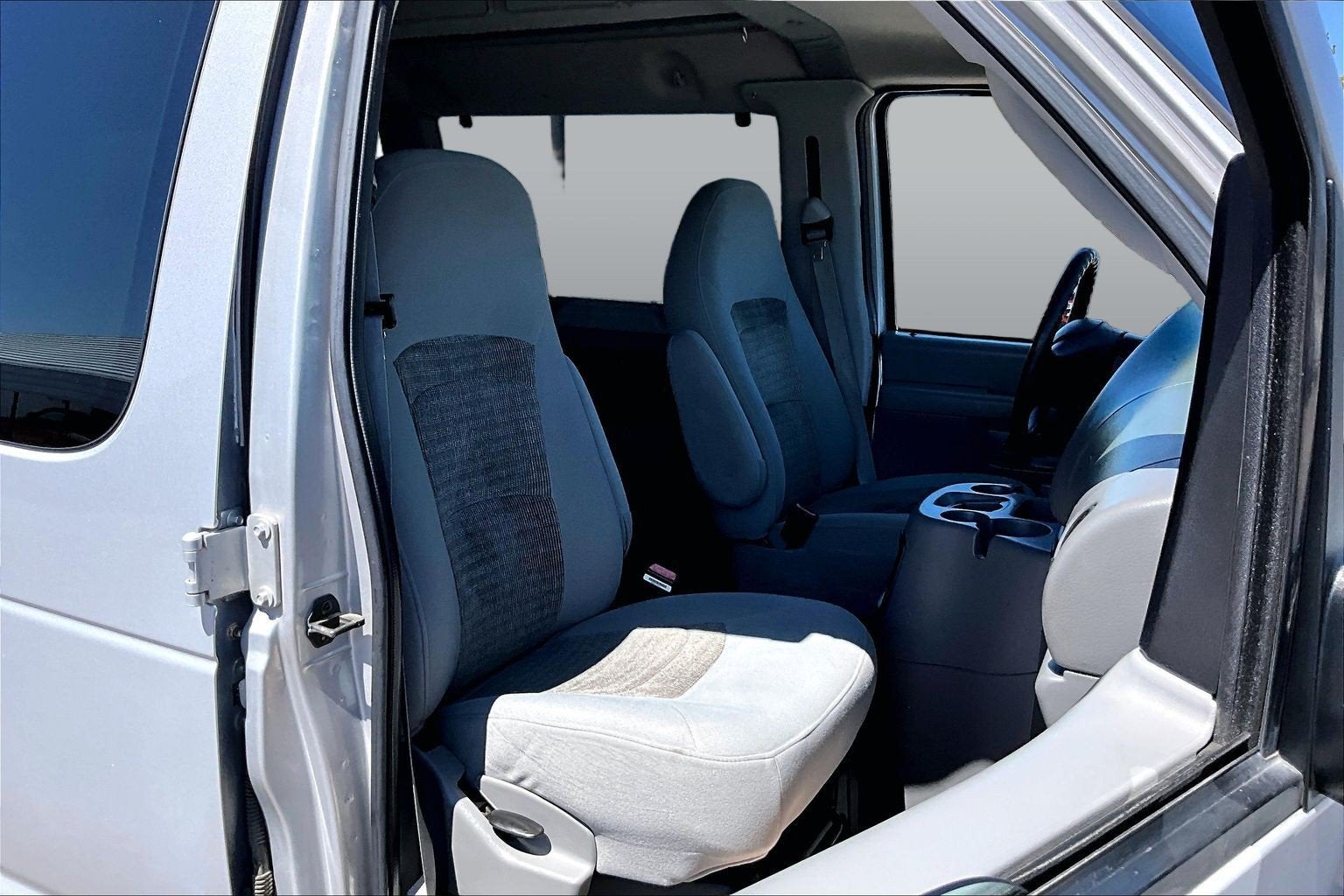 2005 Ford Econoline Wagon XL
