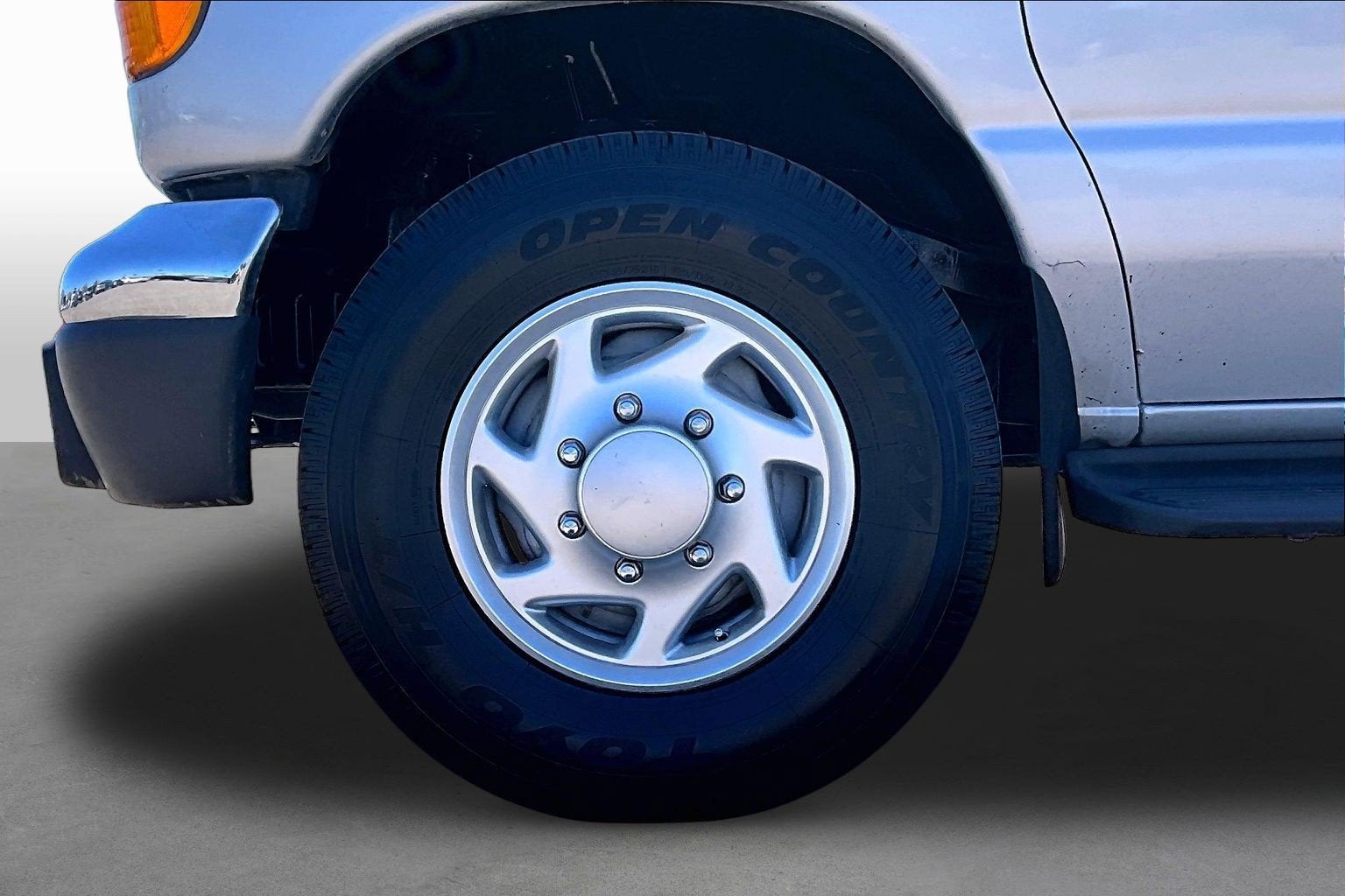 2005 Ford Econoline Wagon XL