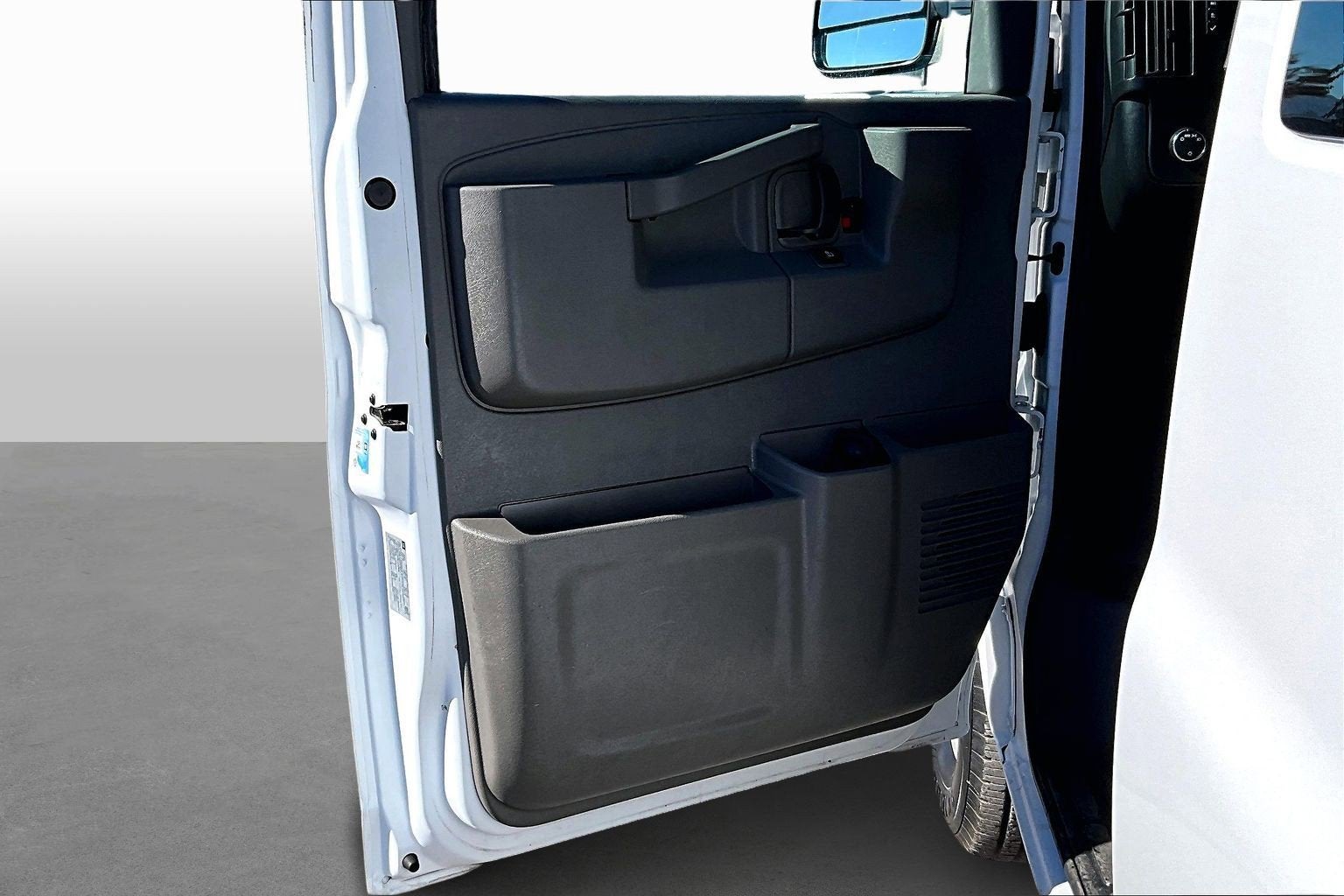 2017 Chevrolet Express Passenger LS