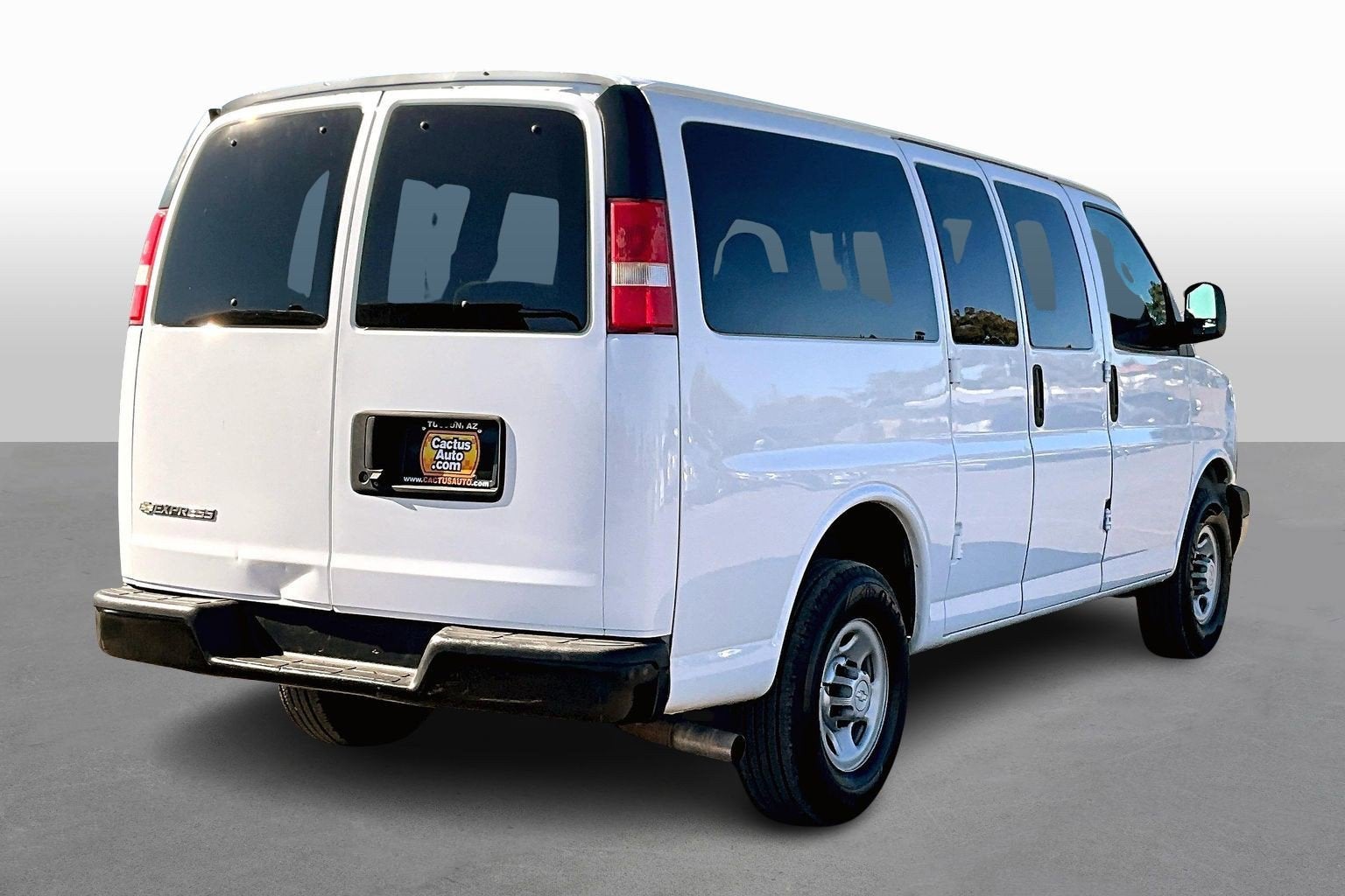 2017 Chevrolet Express Passenger LS