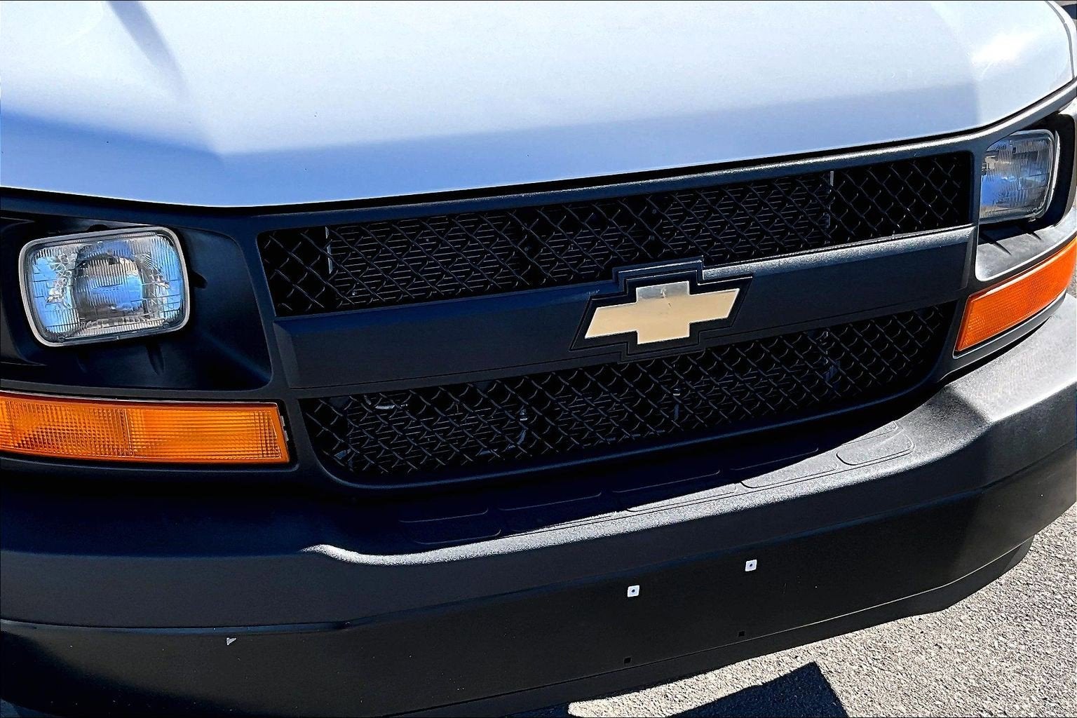 2017 Chevrolet Express Passenger LS