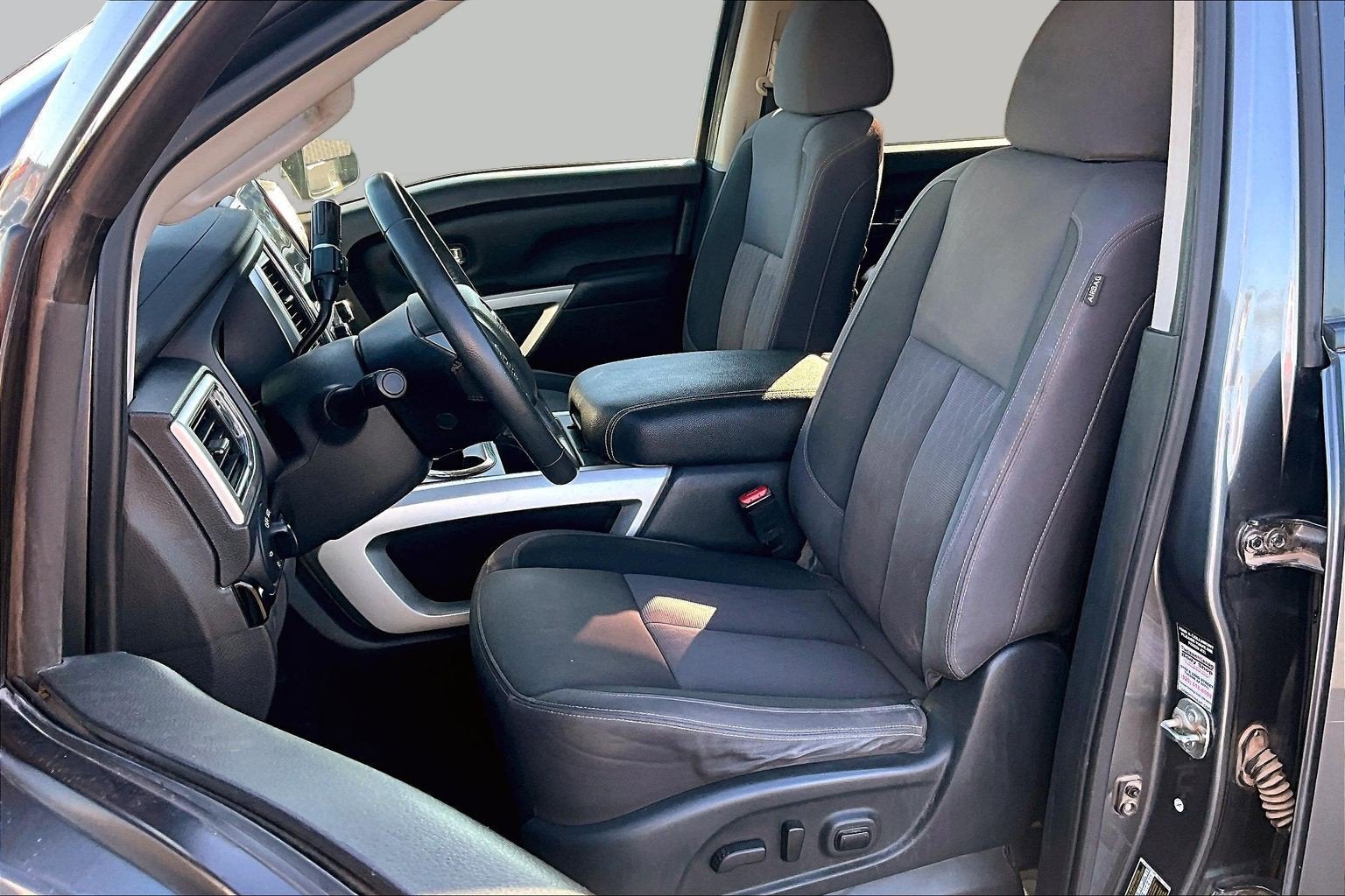 2020 Nissan Titan SV