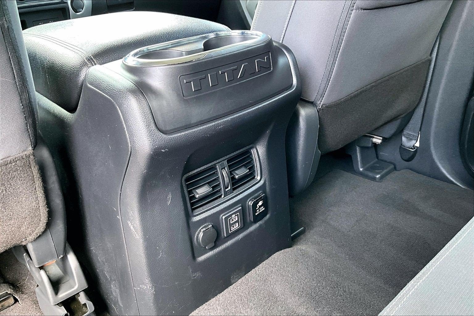 2021 Nissan Titan SV