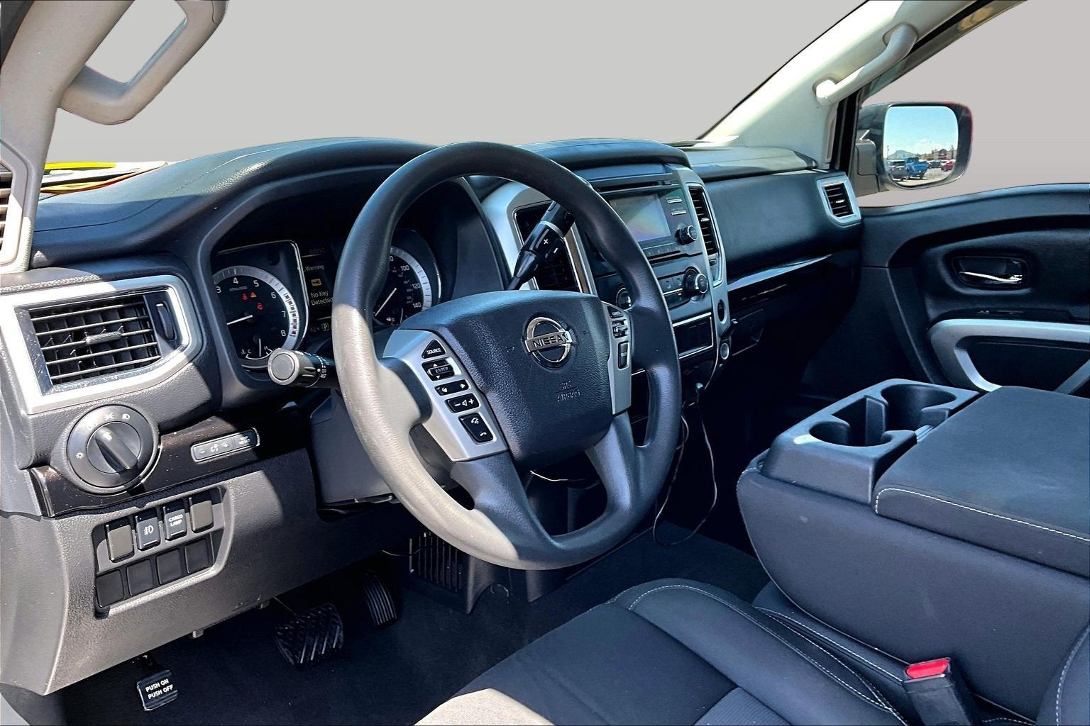 2017 Nissan Titan SV