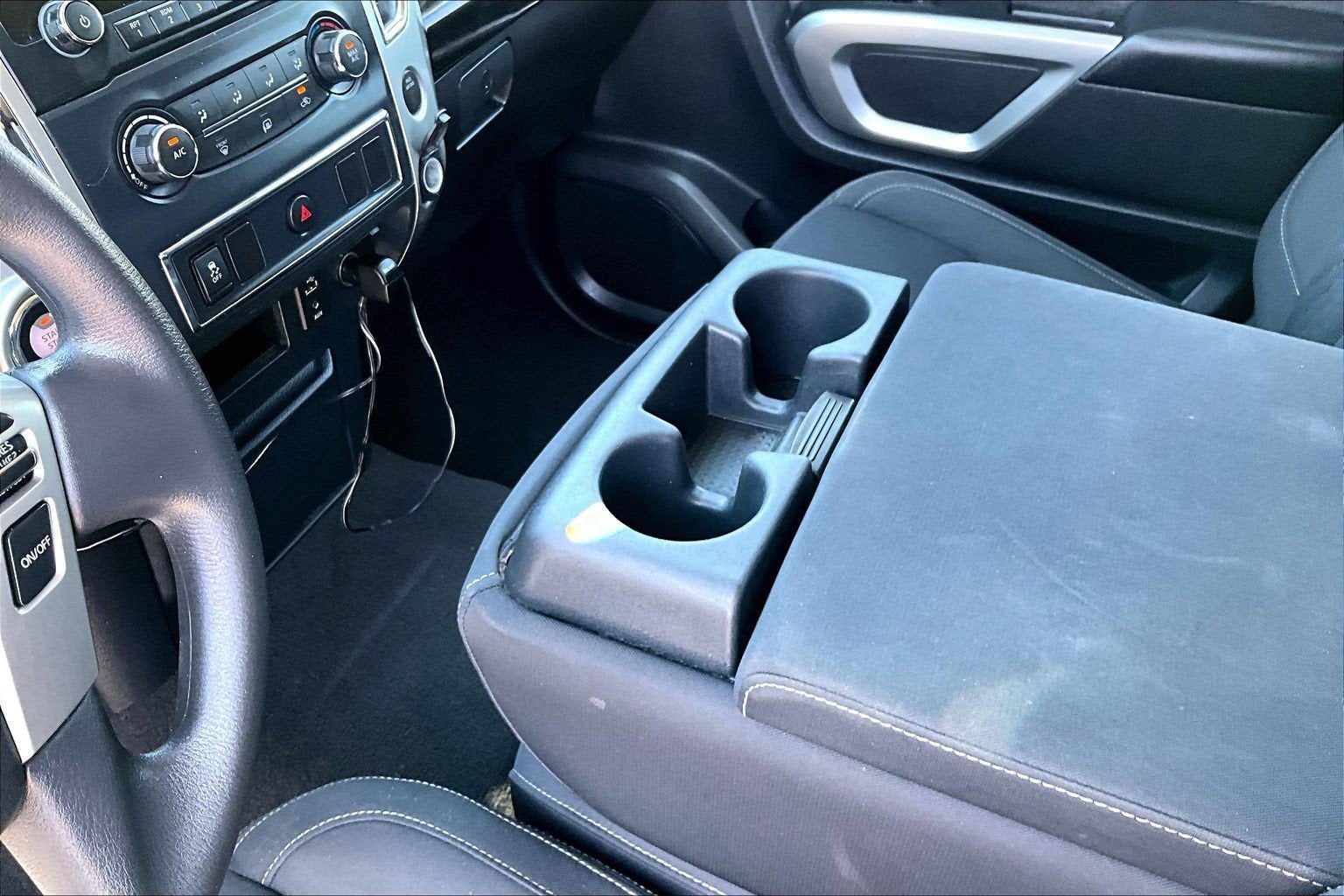2017 Nissan Titan SV