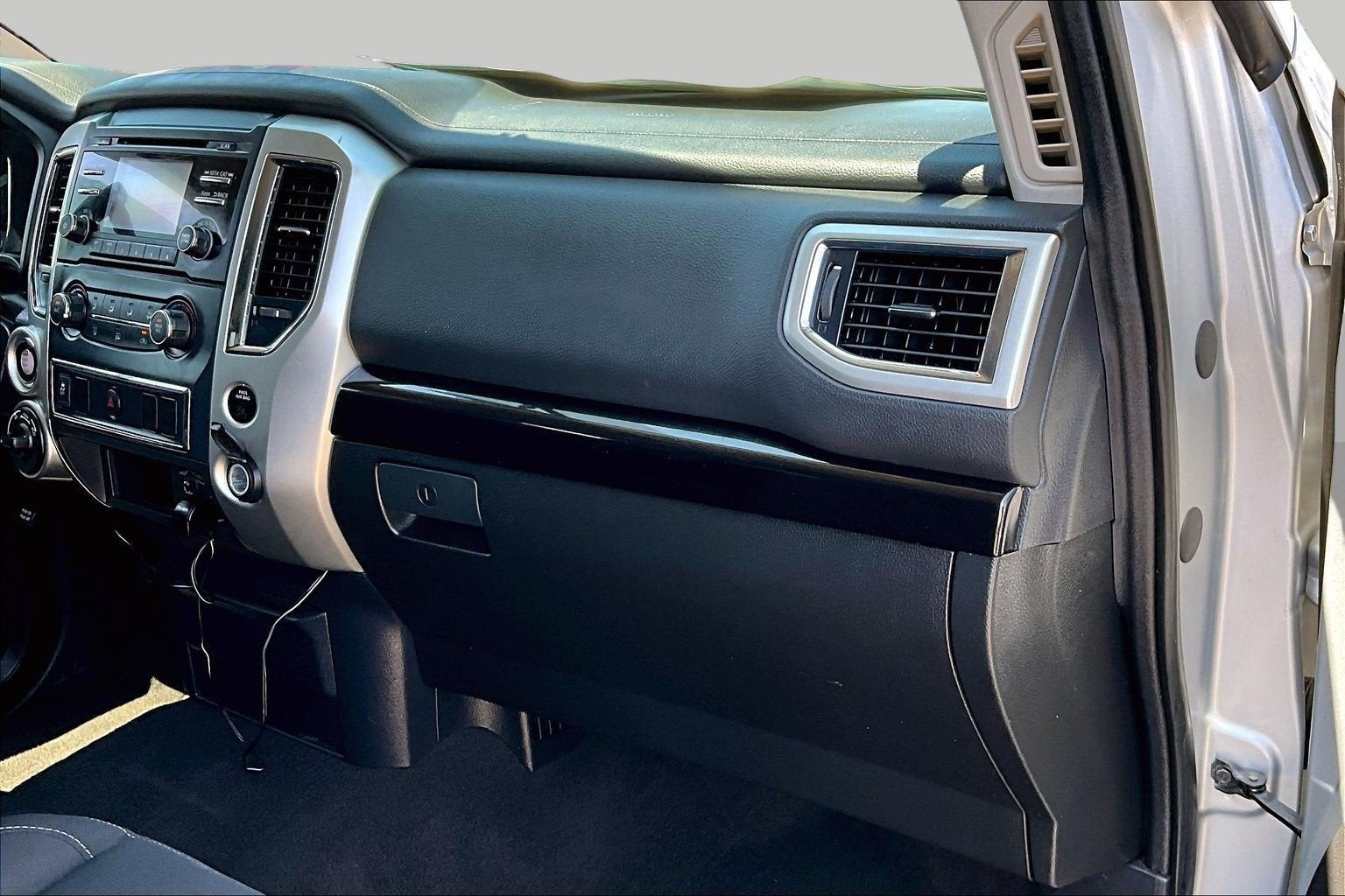 2017 Nissan Titan SV