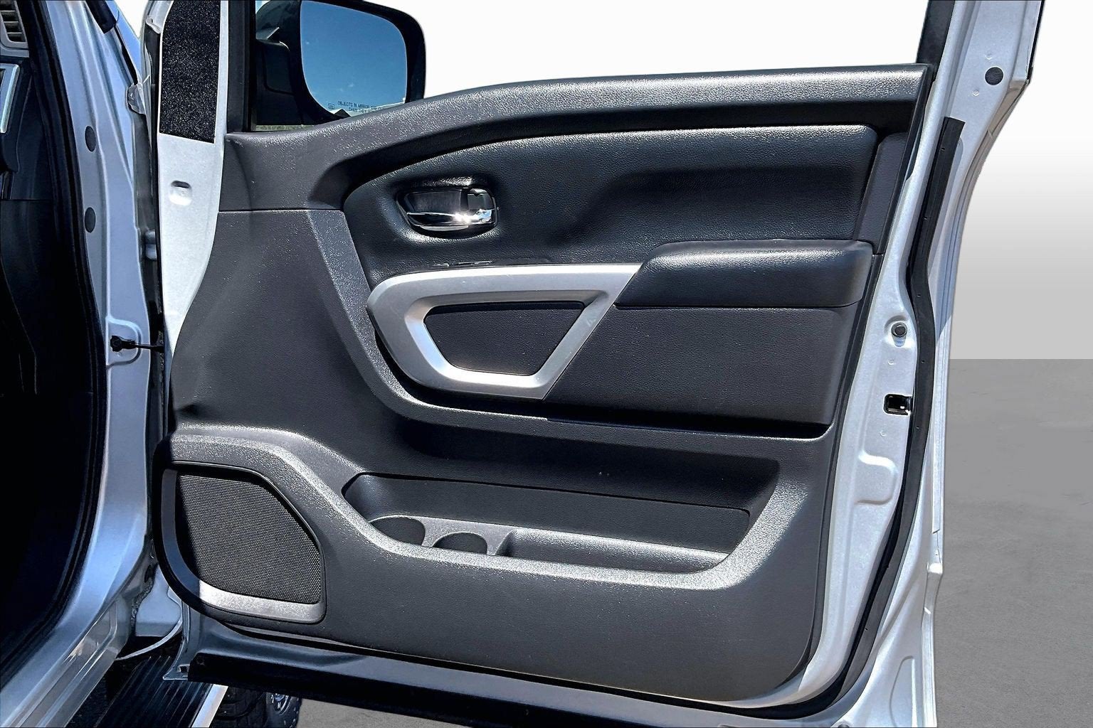 2017 Nissan Titan SV