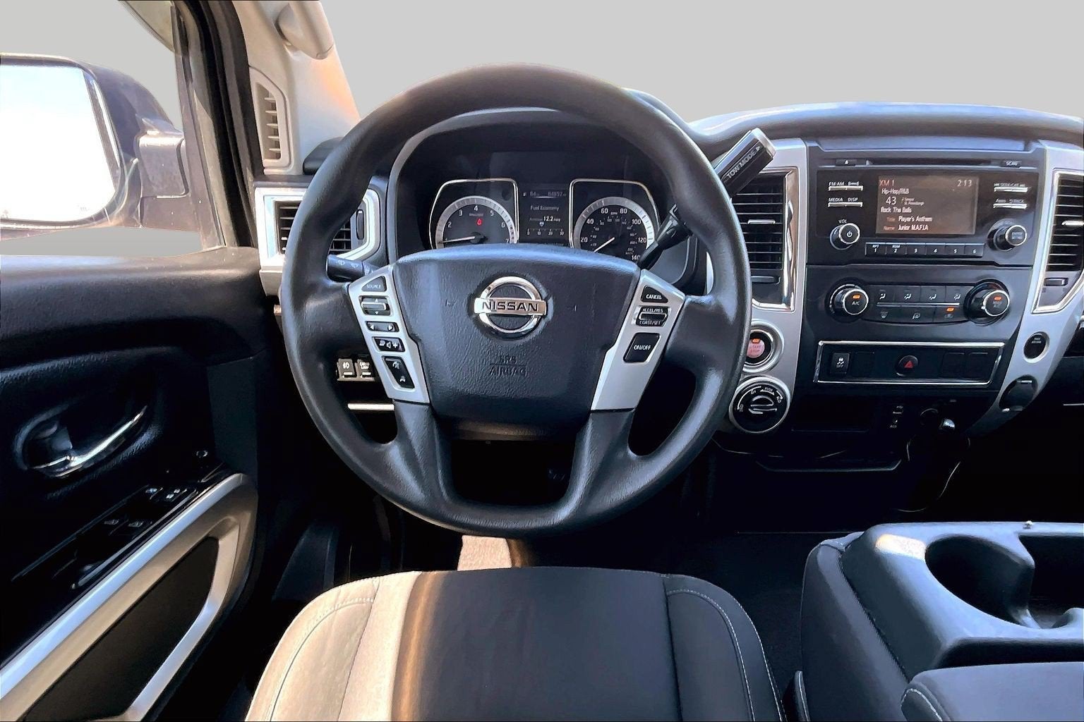 2017 Nissan Titan SV