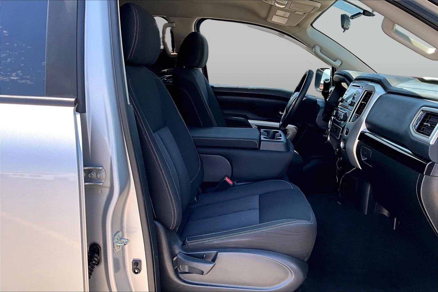 2017 Nissan Titan SV