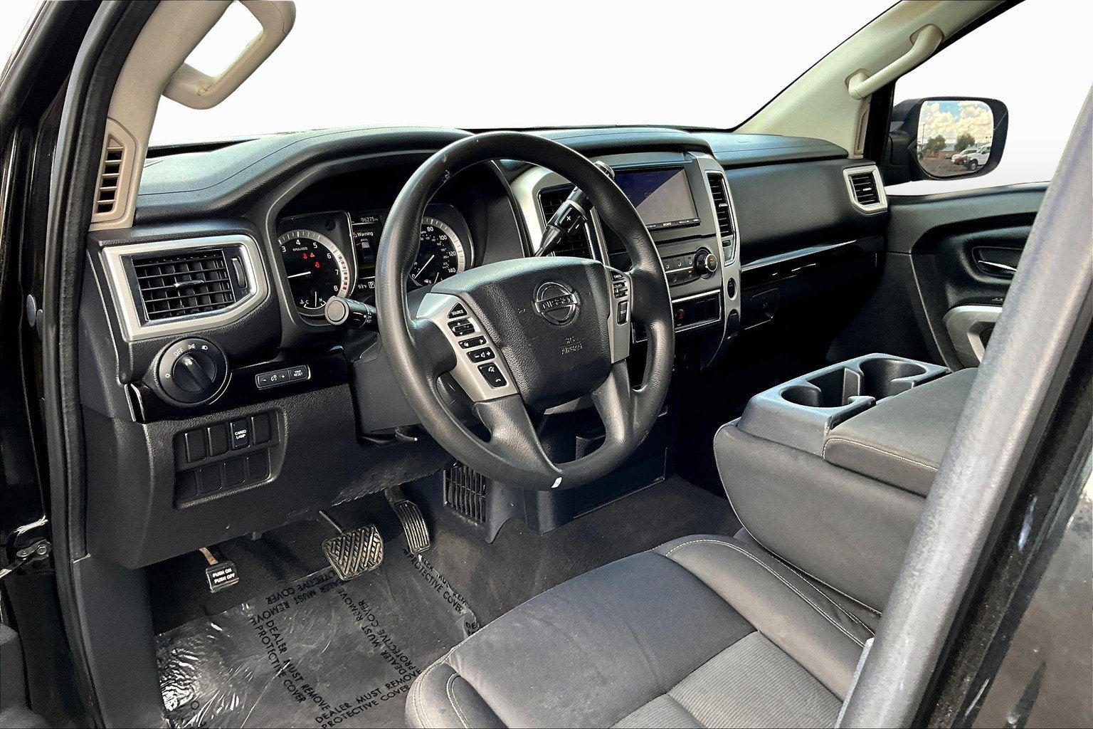 2017 Nissan Titan SV