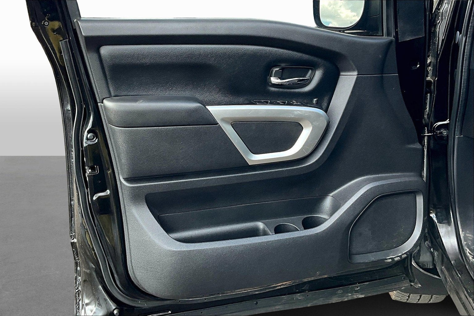 2017 Nissan Titan SV