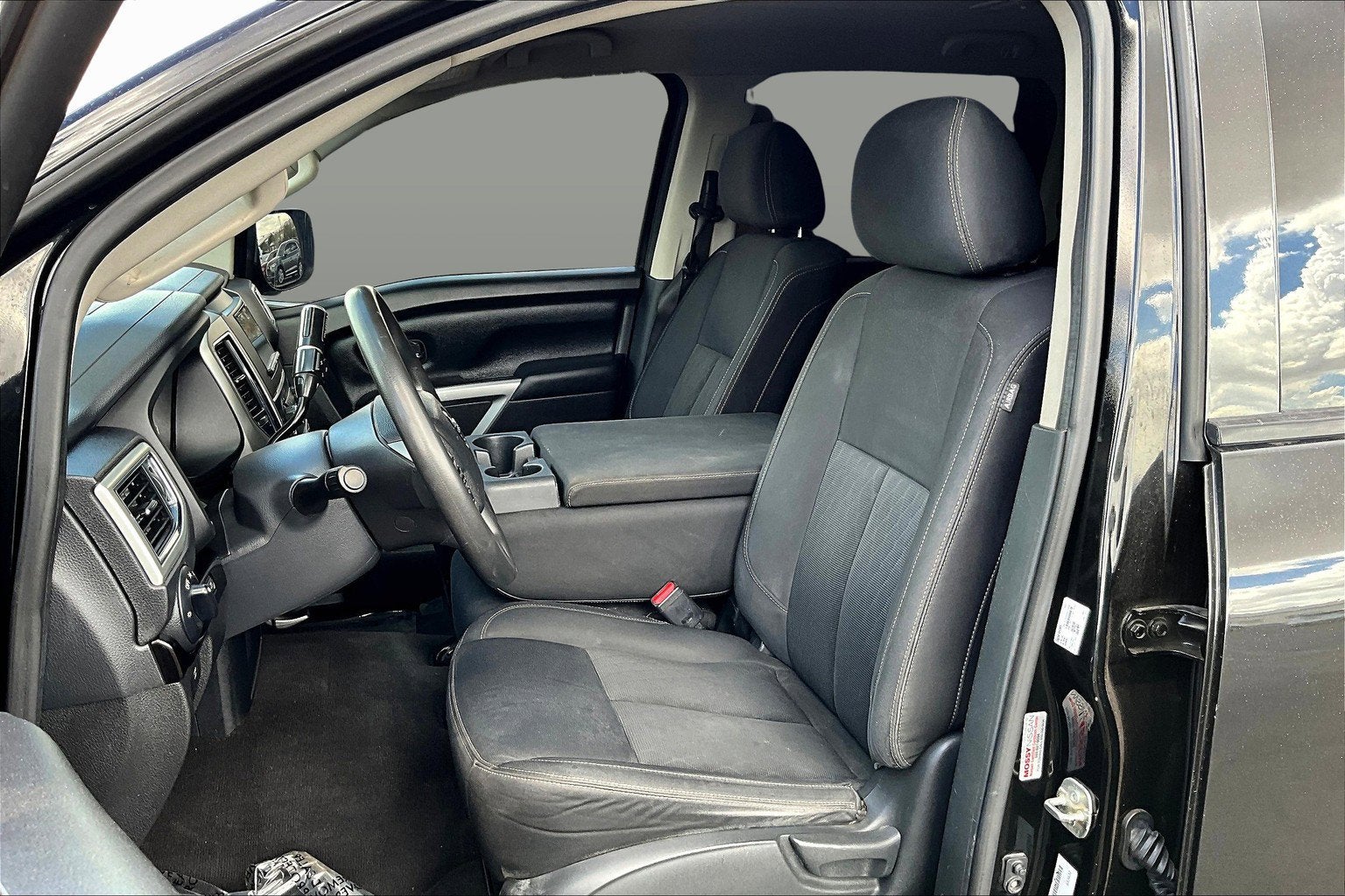 2017 Nissan Titan SV