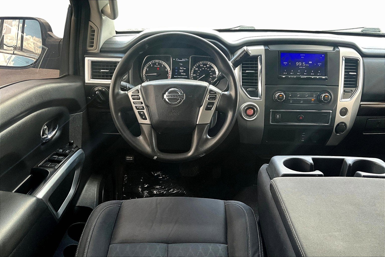 2017 Nissan Titan SV