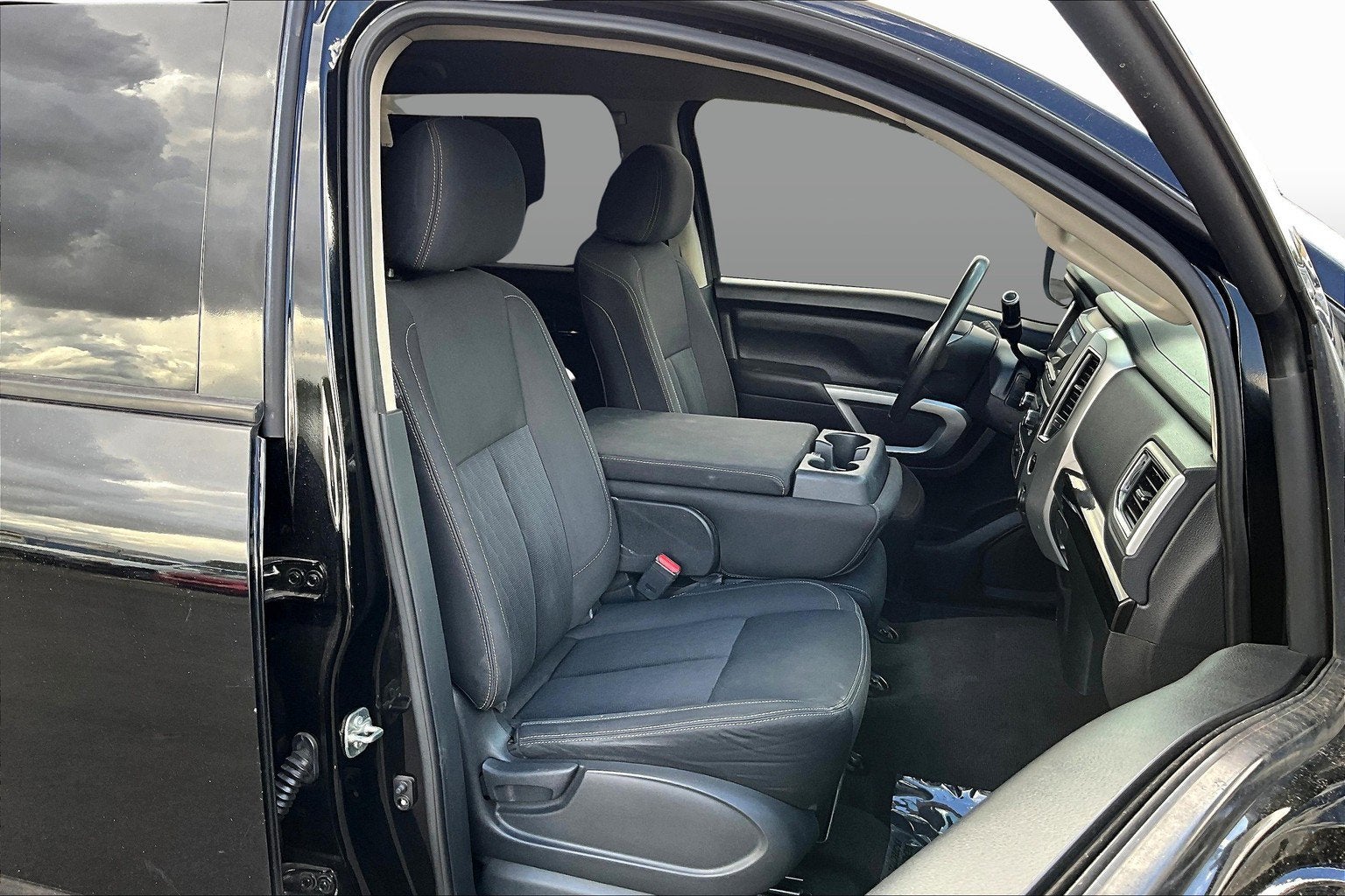 2017 Nissan Titan SV