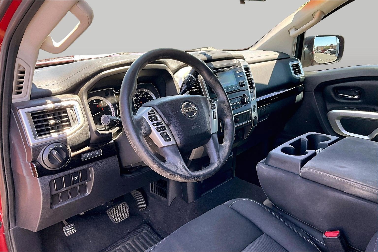 2017 Nissan Titan SV