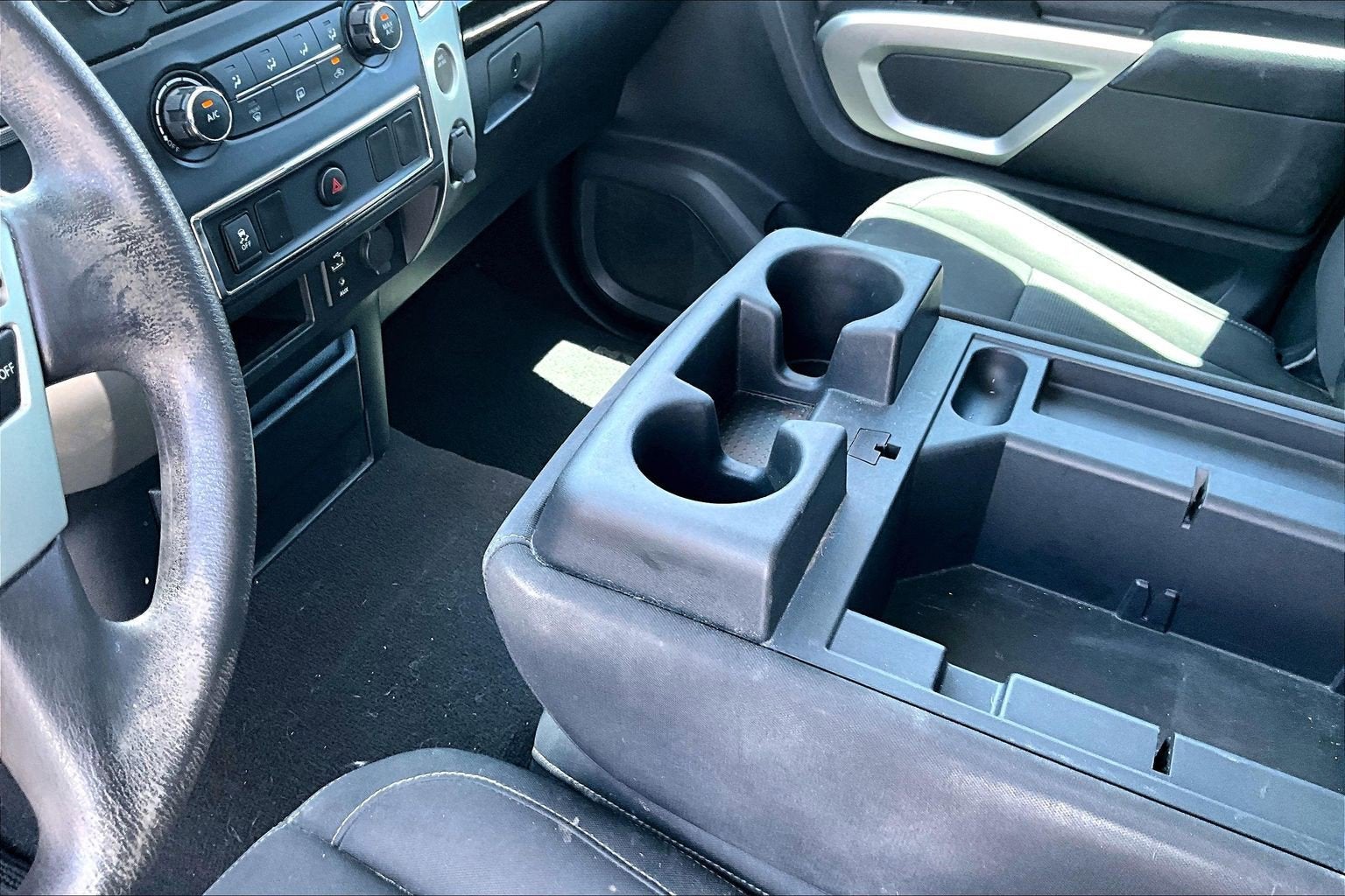 2017 Nissan Titan SV