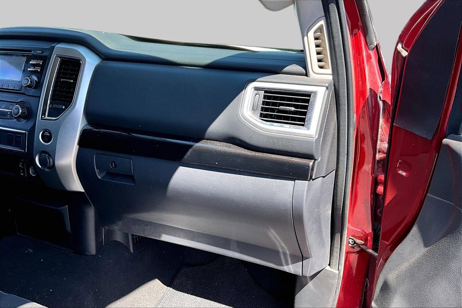 2017 Nissan Titan SV