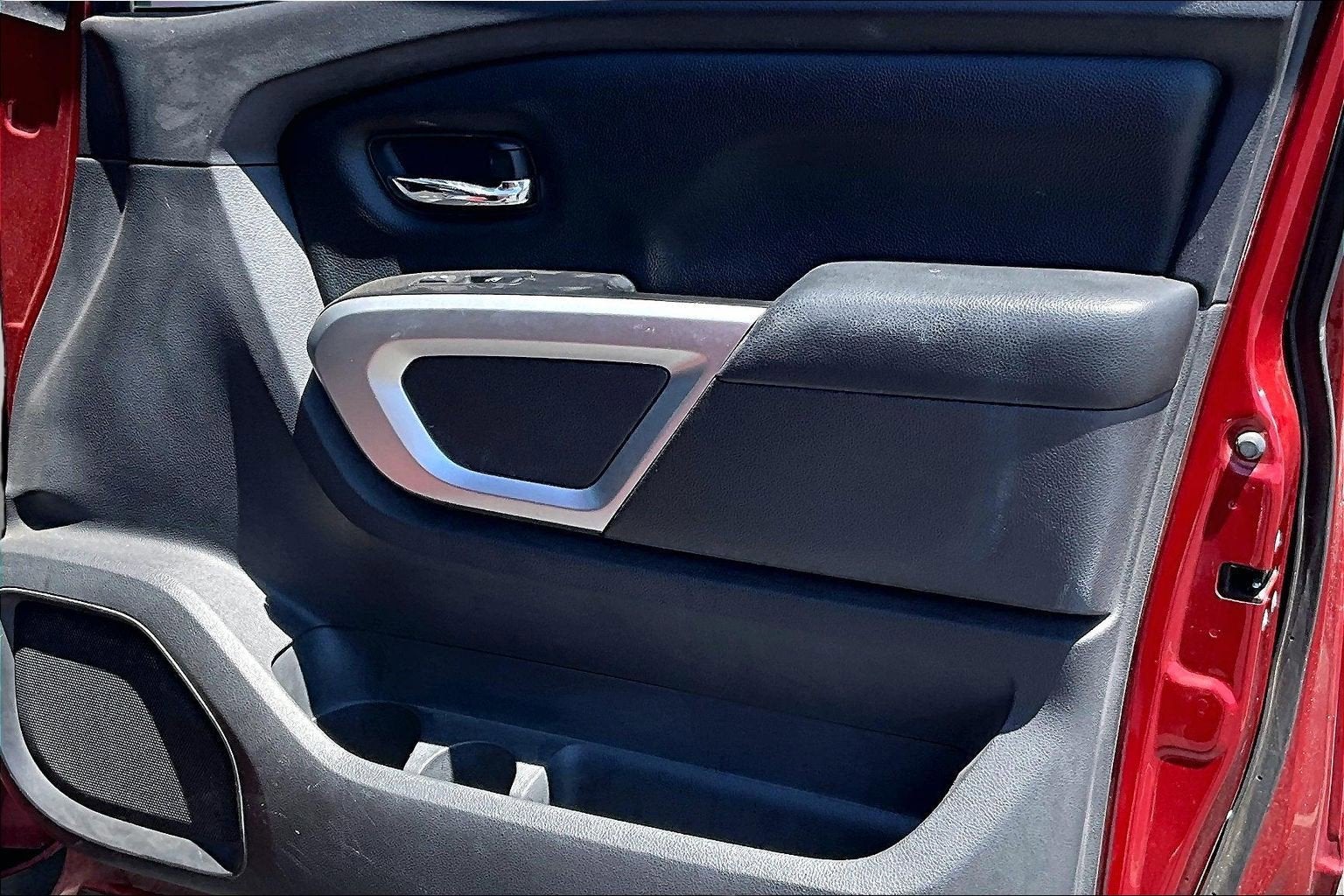 2017 Nissan Titan SV