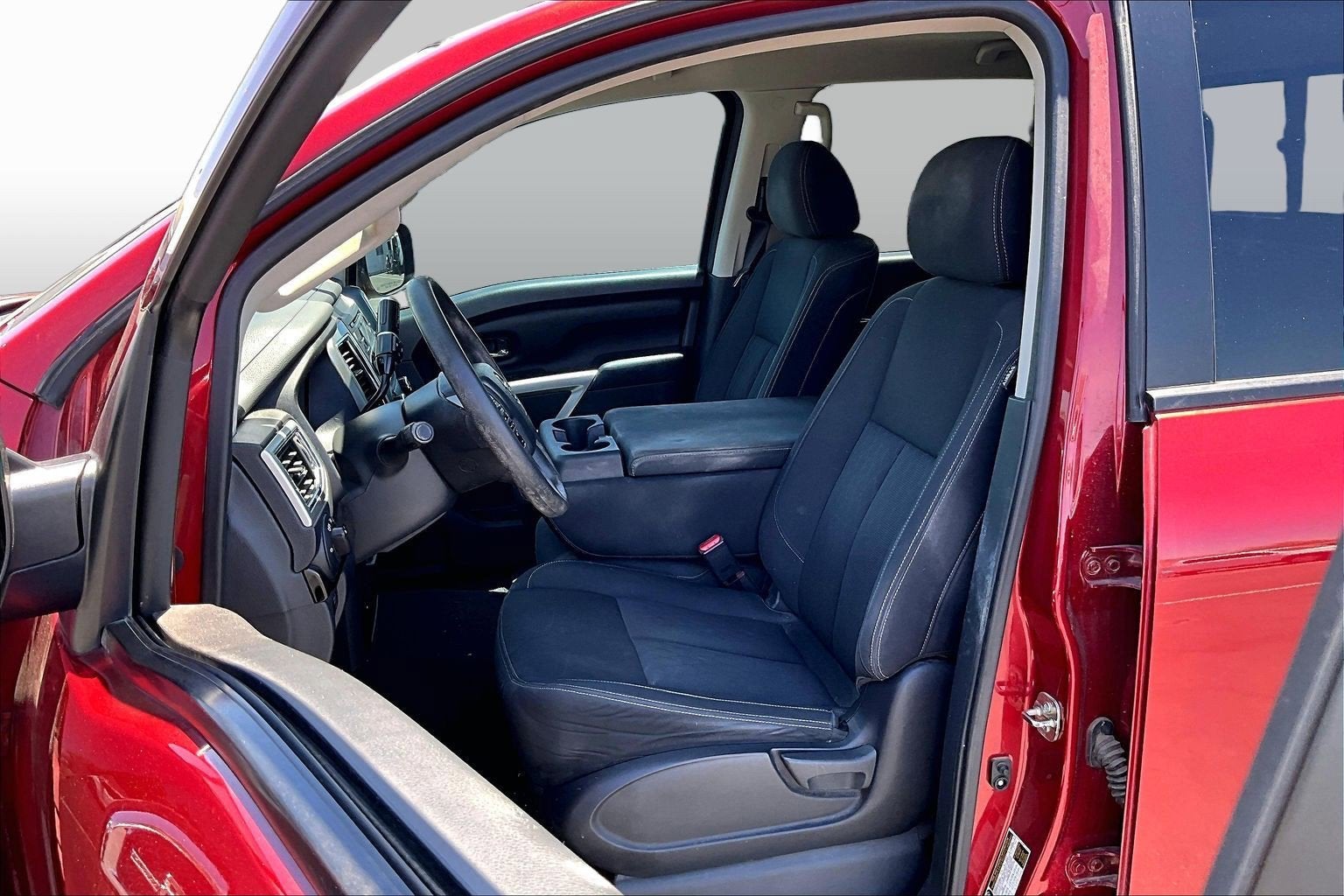 2017 Nissan Titan SV