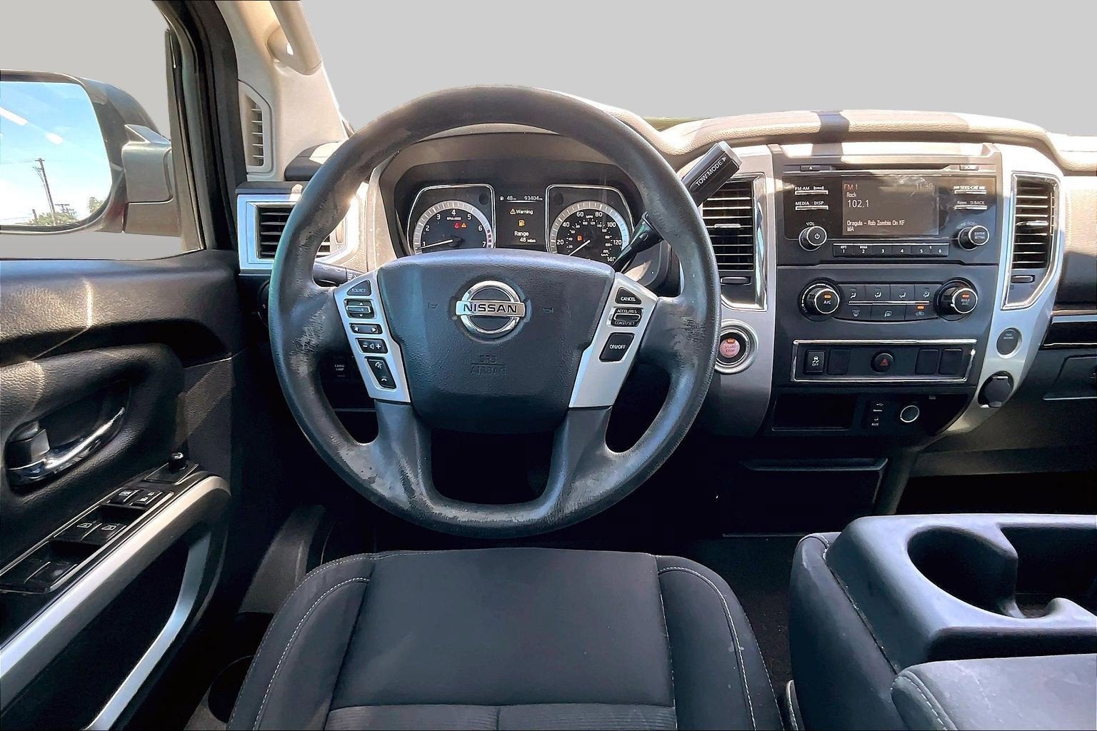 2017 Nissan Titan SV