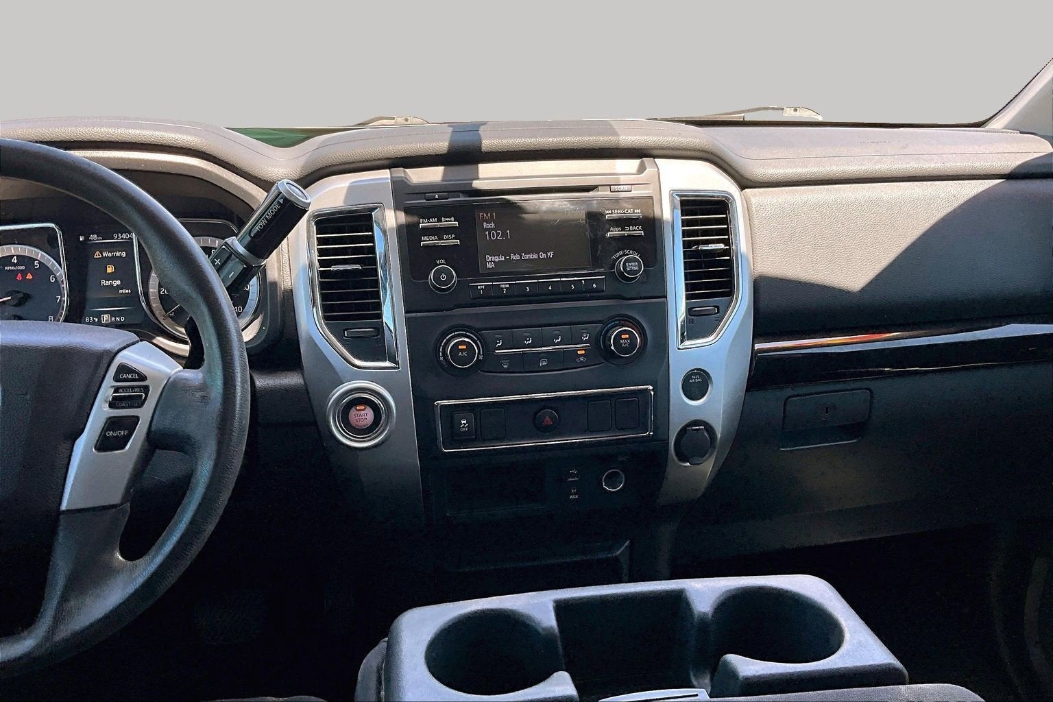 2017 Nissan Titan SV