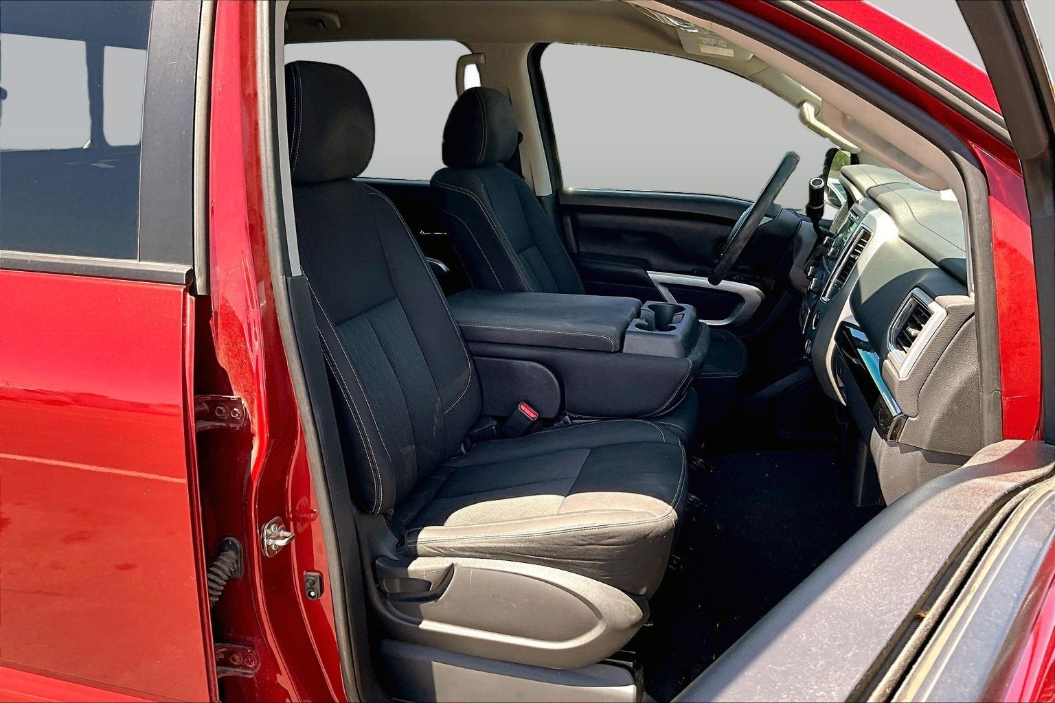2017 Nissan Titan SV