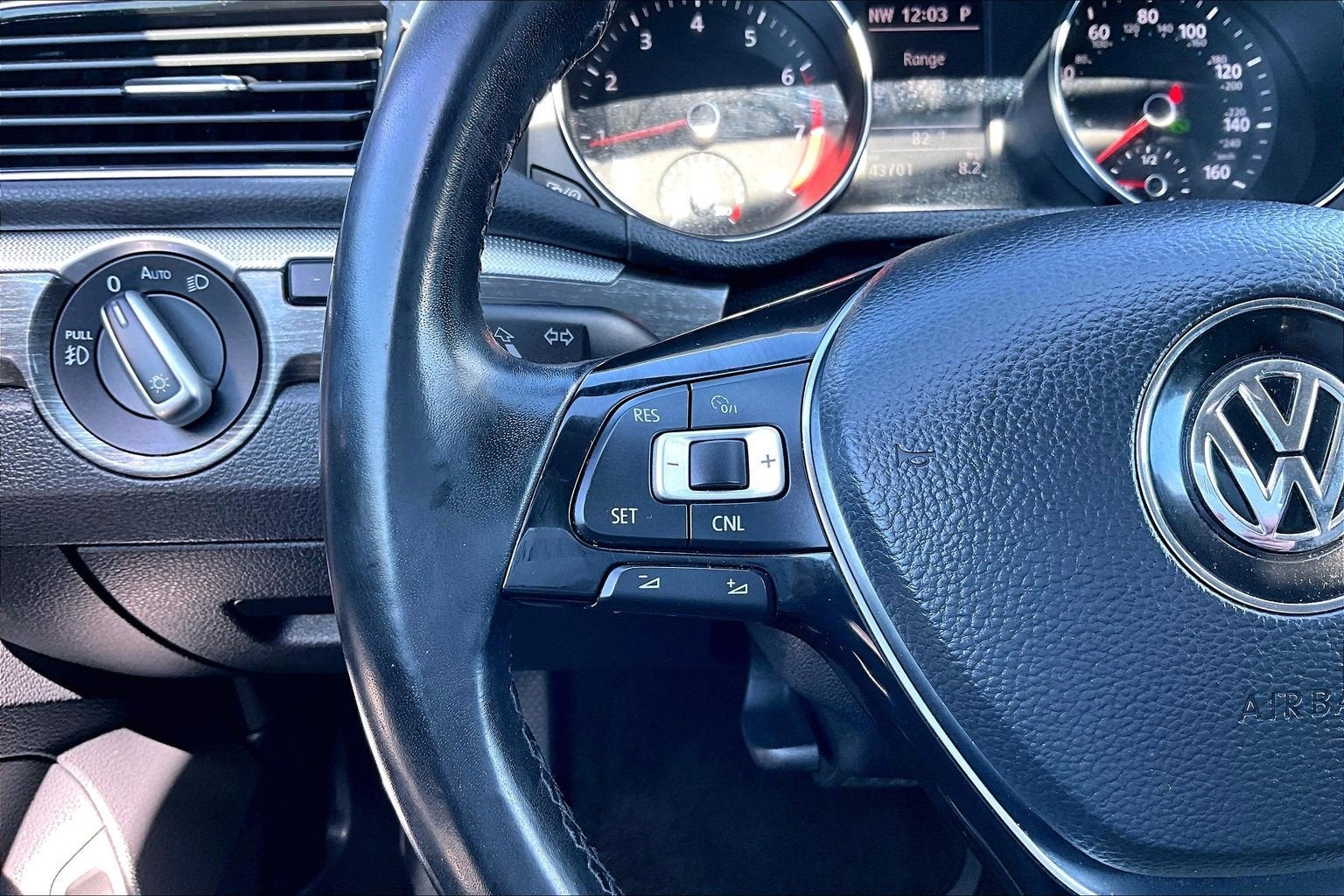 2017 Volkswagen Passat 1.8T SE