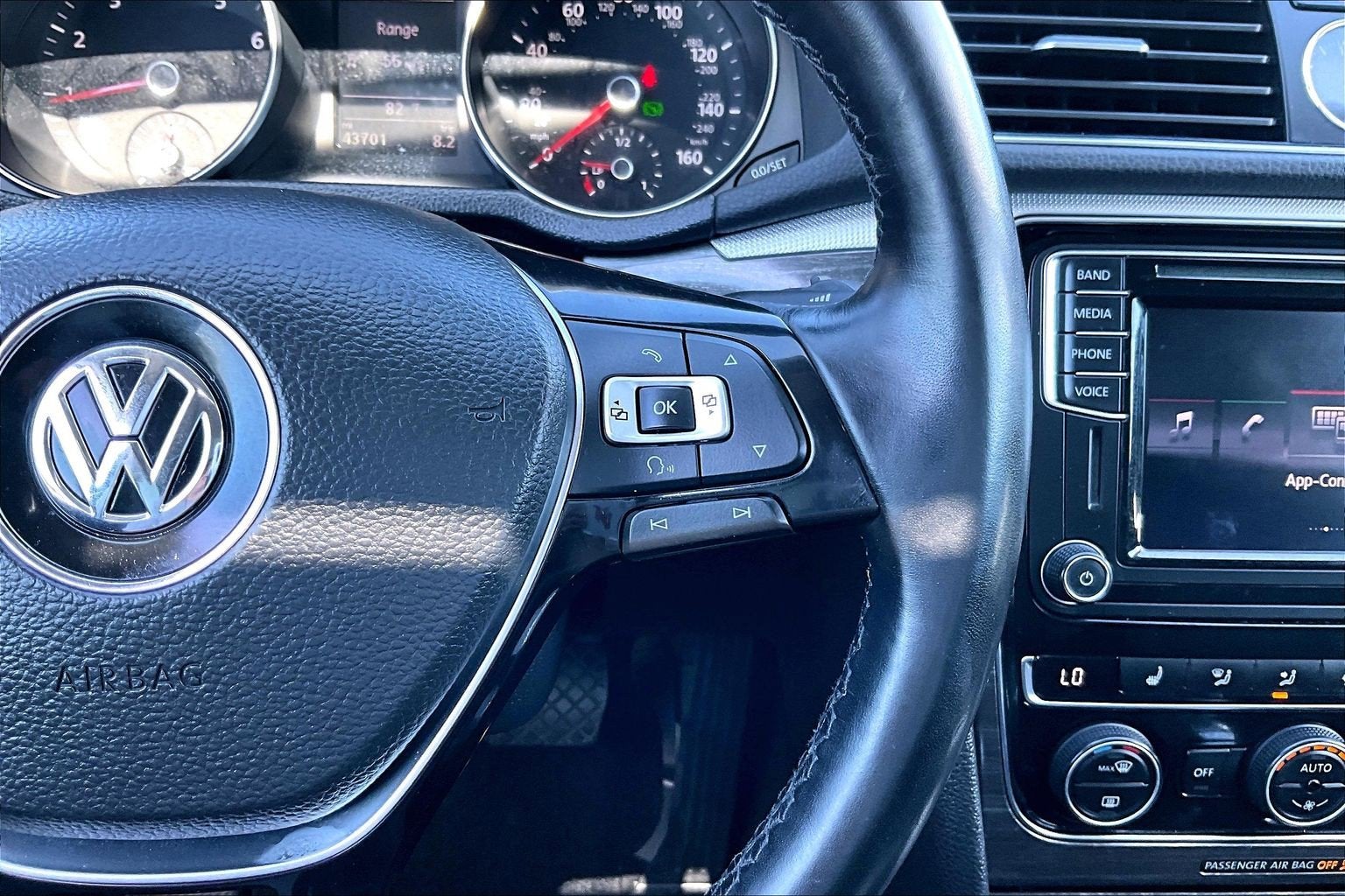 2017 Volkswagen Passat 1.8T SE