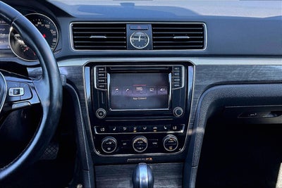 2017 Volkswagen Passat 1.8T SE