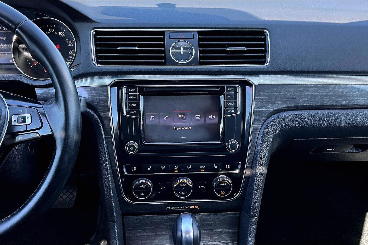 2017 Volkswagen Passat 1.8T SE