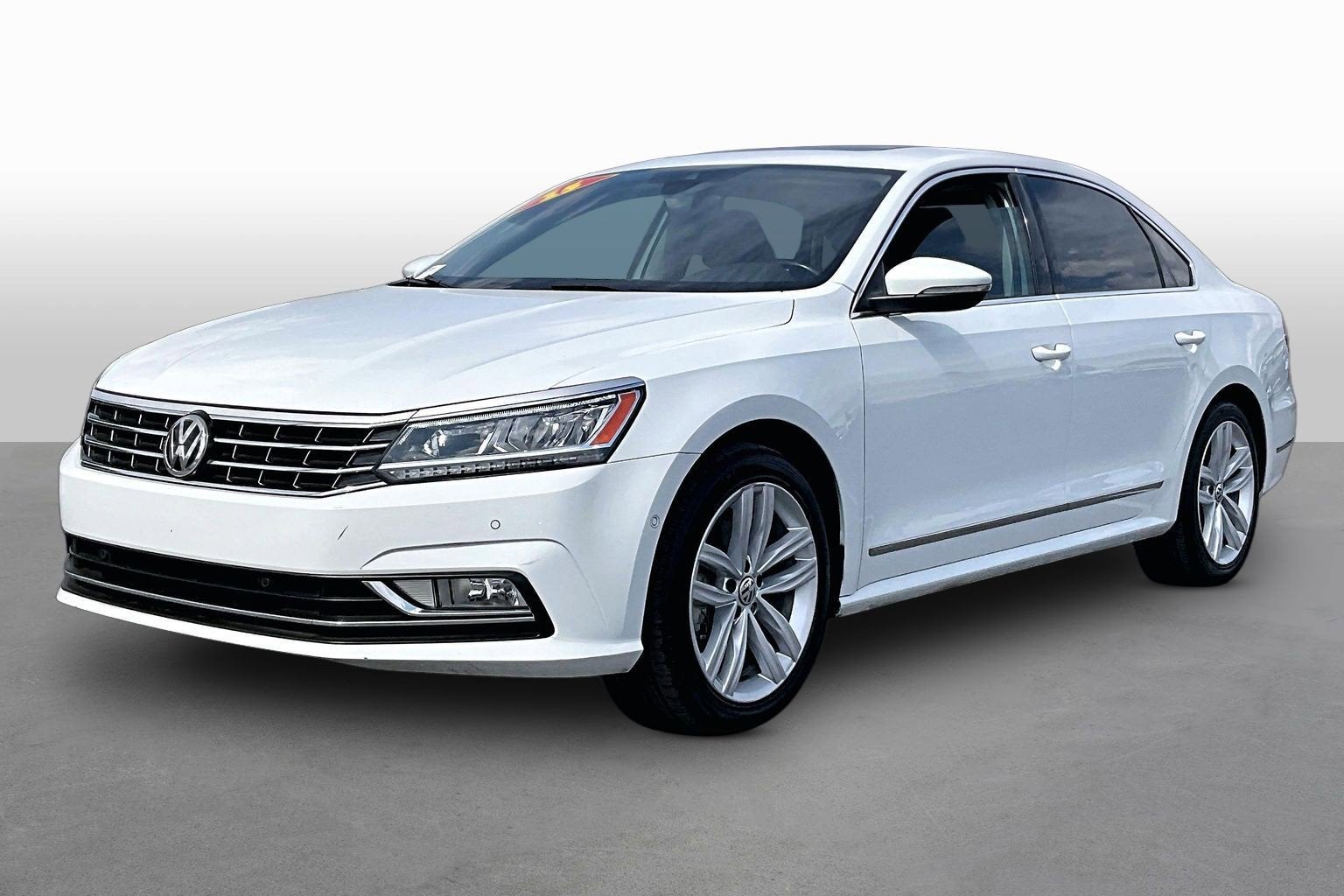 2018 Volkswagen Passat 2.0T SEL Premium