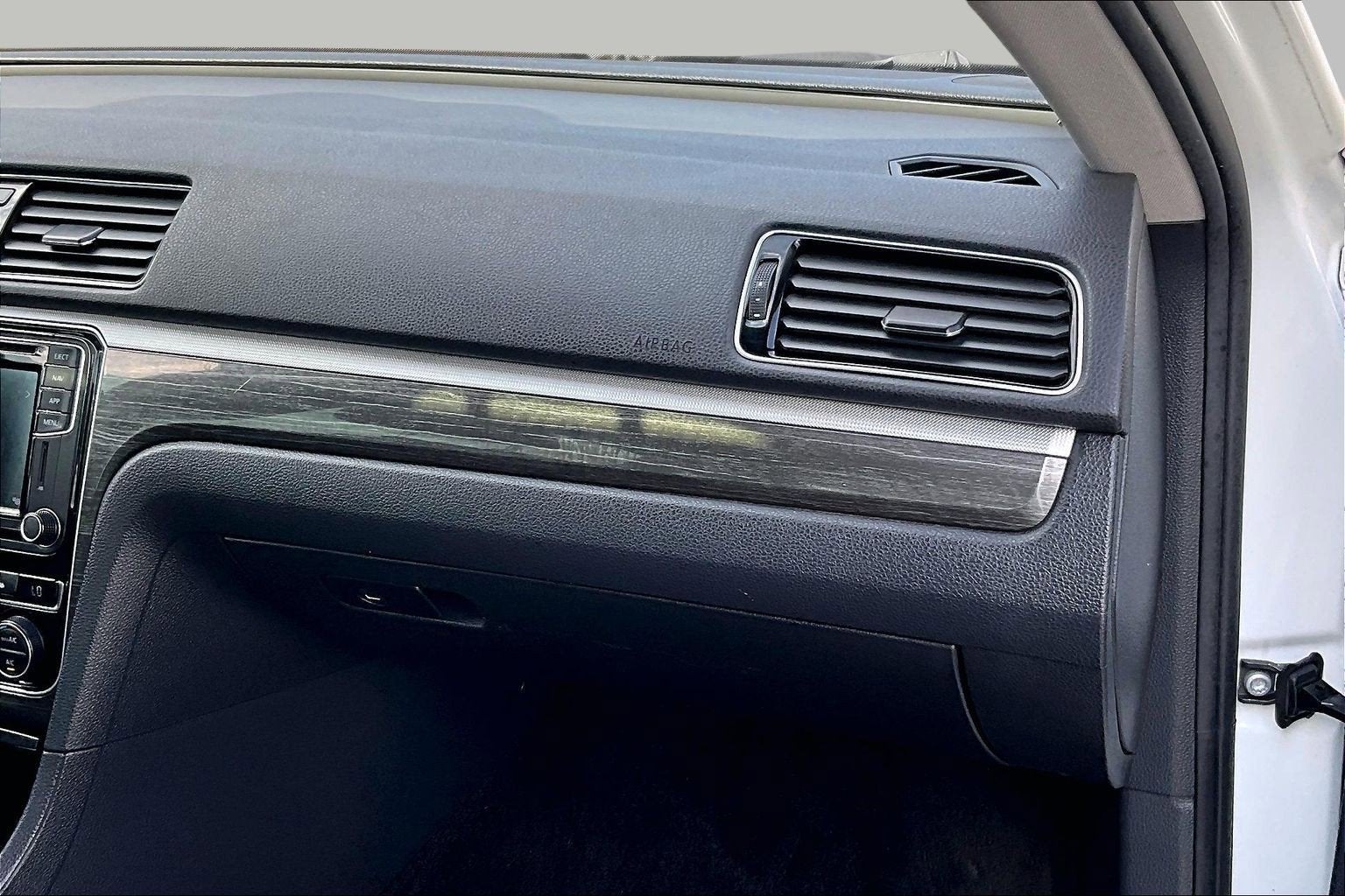 2018 Volkswagen Passat 2.0T SEL Premium