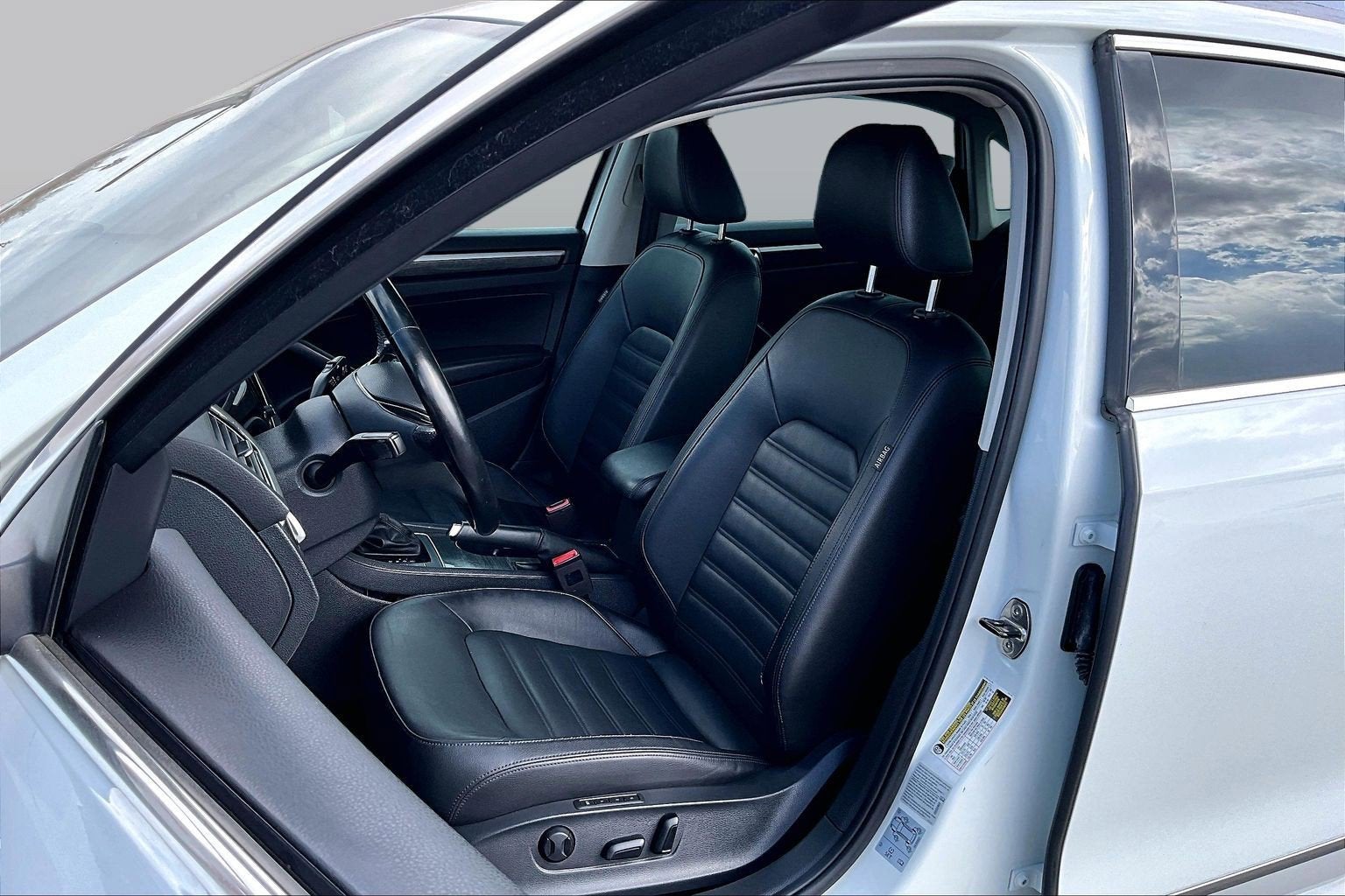 2018 Volkswagen Passat 2.0T SEL Premium