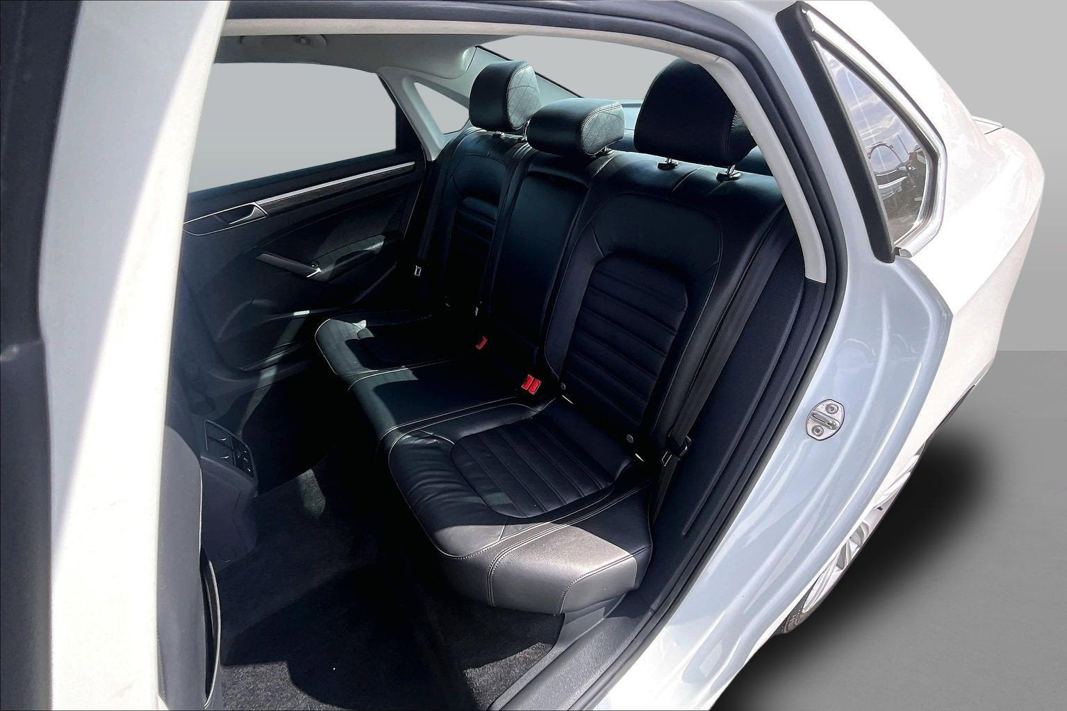 2018 Volkswagen Passat 2.0T SEL Premium