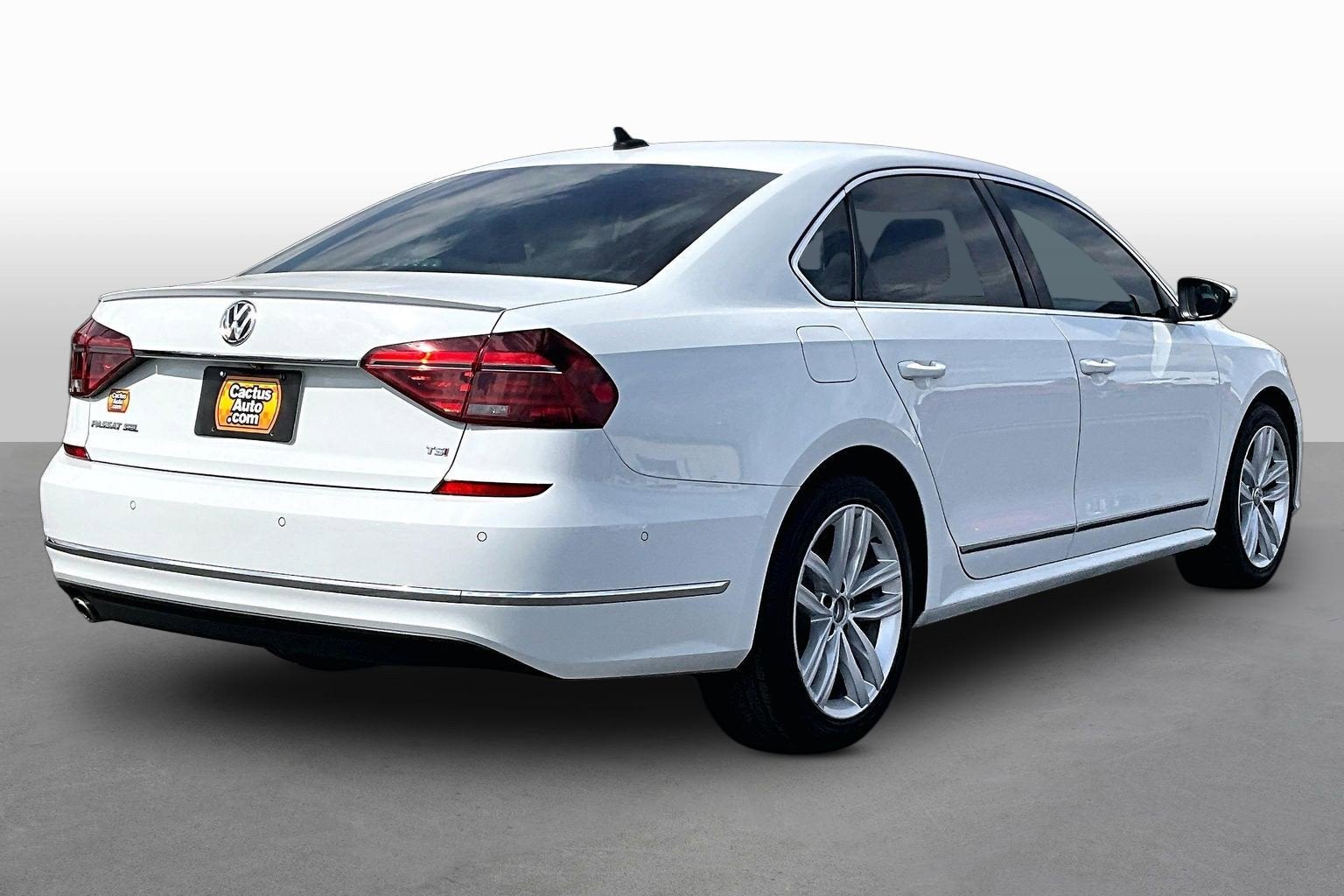 2018 Volkswagen Passat 2.0T SEL Premium