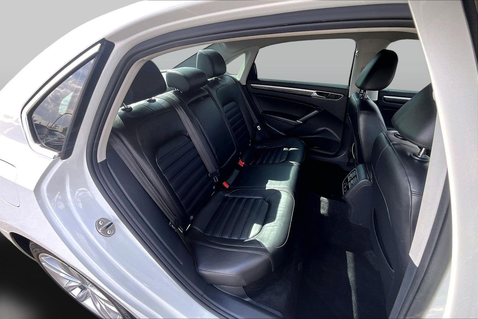 2018 Volkswagen Passat 2.0T SEL Premium