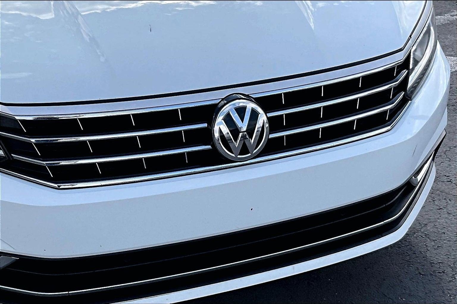 2018 Volkswagen Passat 2.0T SEL Premium