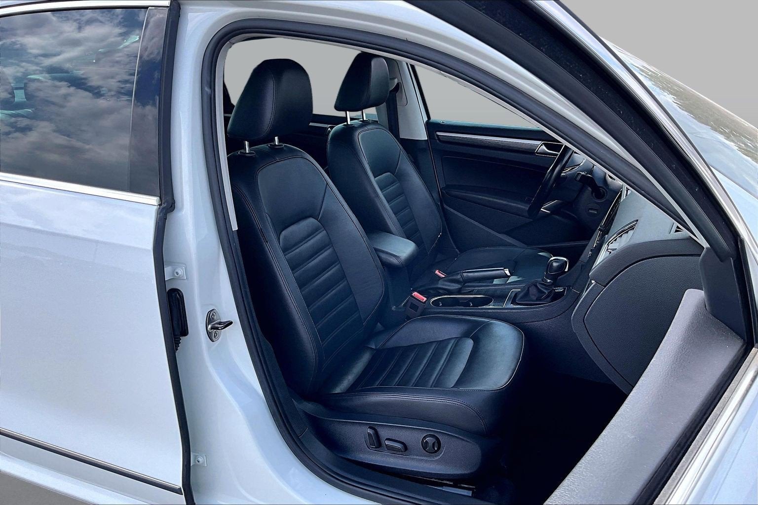 2018 Volkswagen Passat 2.0T SEL Premium