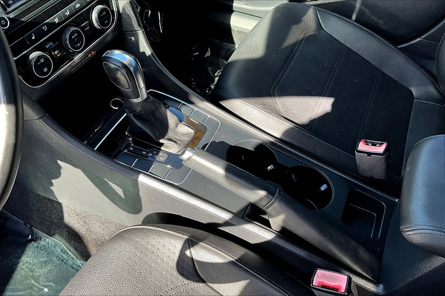 2017 Volkswagen Passat R-Line w/Comfort Pkg