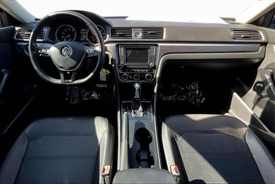 2017 Volkswagen Passat R-Line w/Comfort Pkg