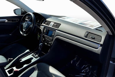 2017 Volkswagen Passat R-Line w/Comfort Pkg