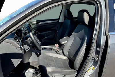 2017 Volkswagen Passat R-Line w/Comfort Pkg